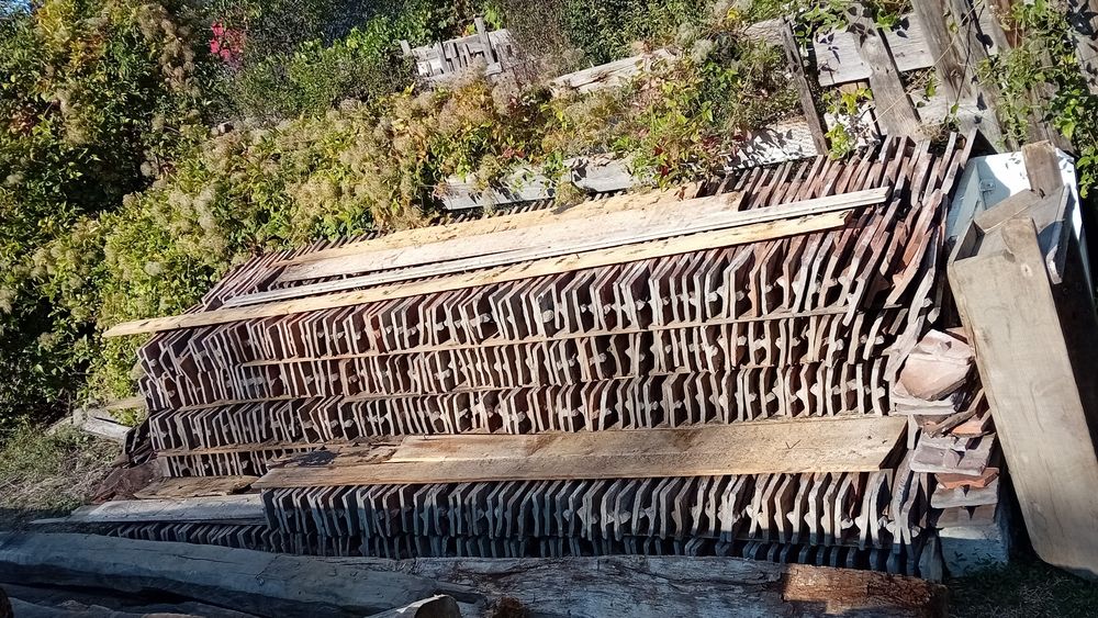 Vând țiglă solzi de pește