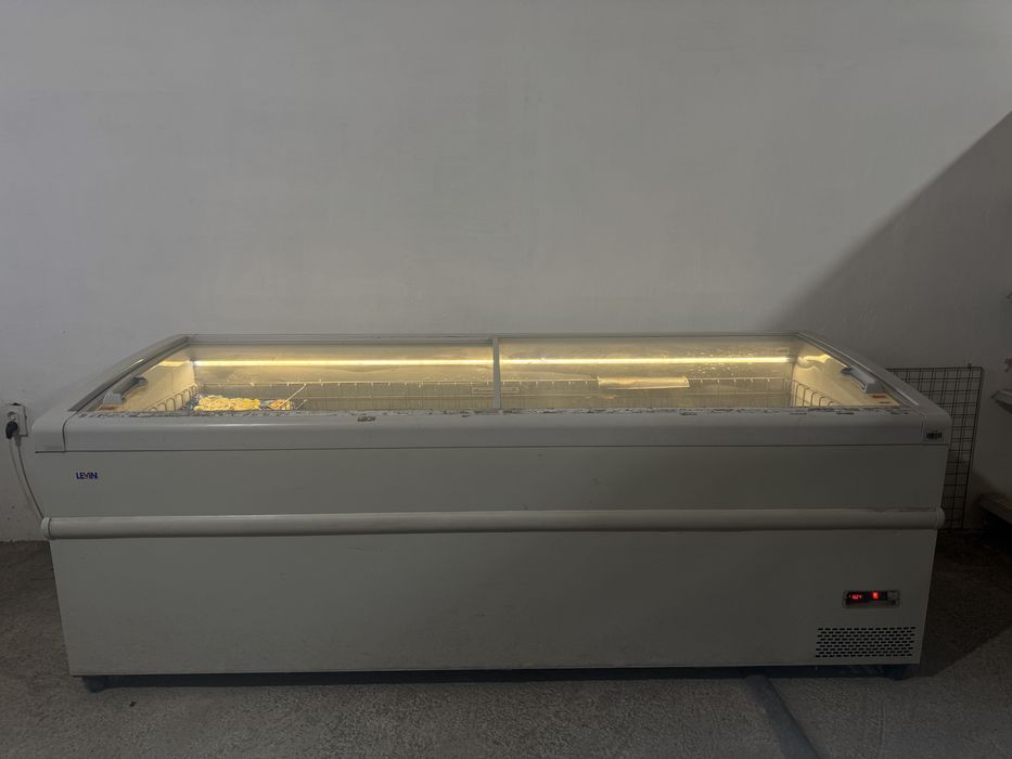 Холодильник витринный