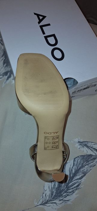 Sandale elegante bej auriu dama