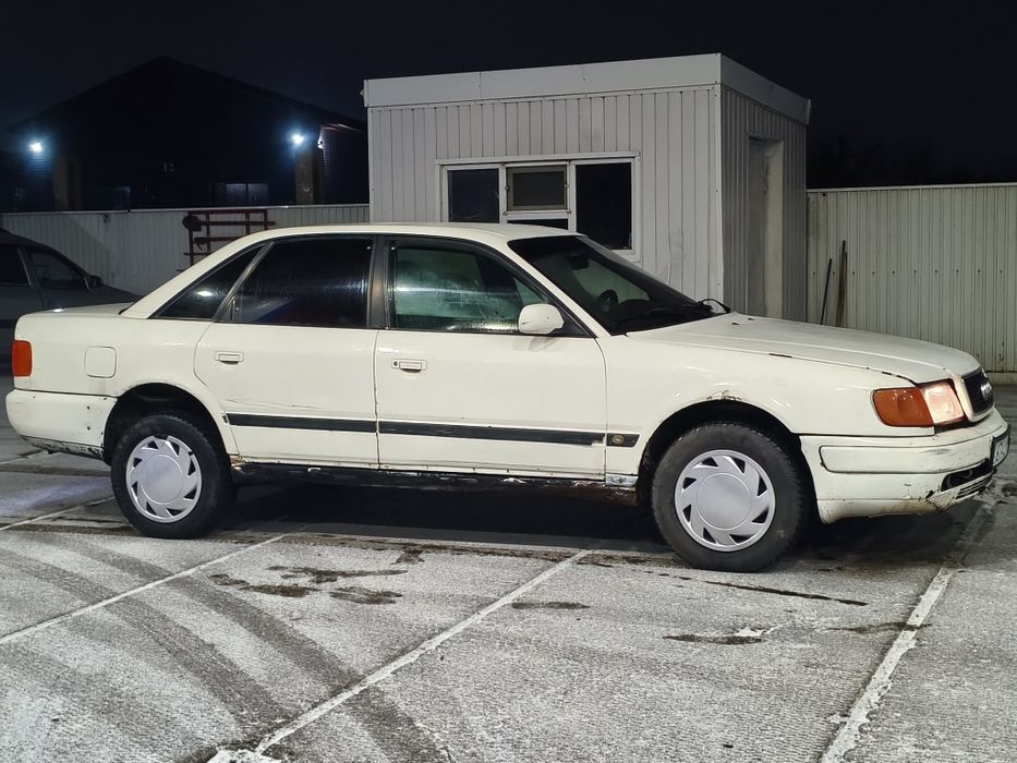 Продаю Ауди 100 с4