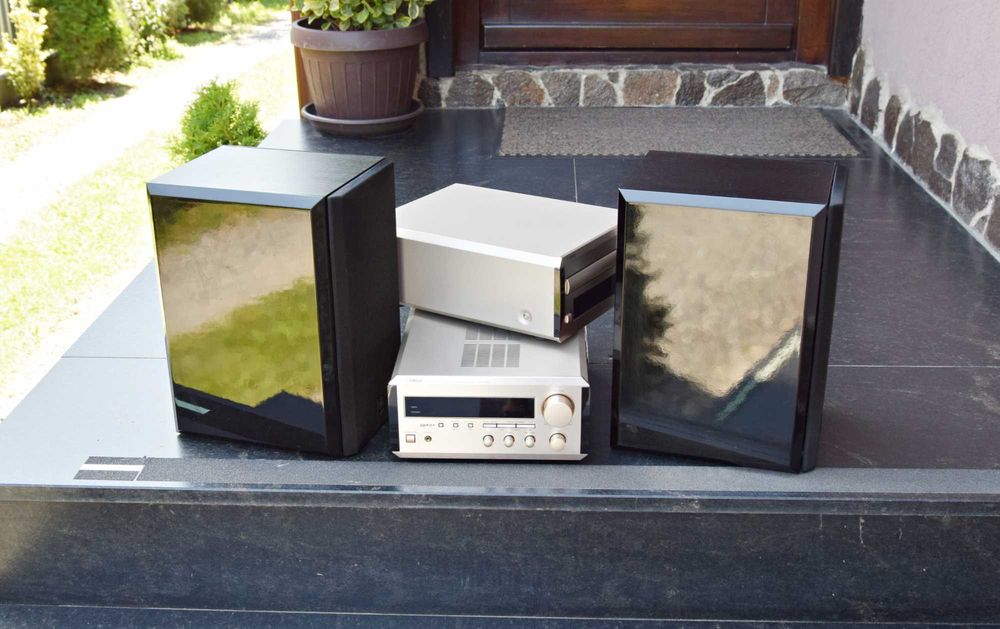 Sistem Yamaha E100, amplificator RX-E100 + cd player CDX-E100 + boxe NX-E100
