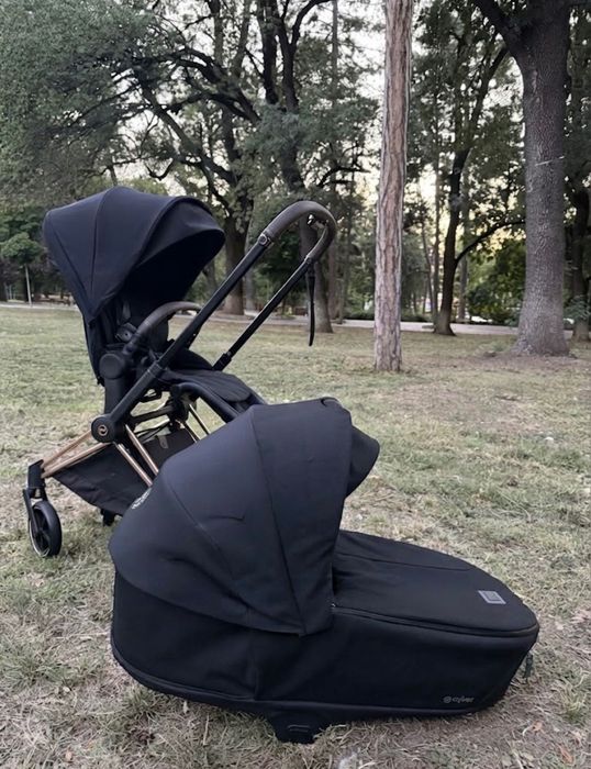 Бебешка количка Cybex Priam 4 Rose Gold в черно - кош за новородено и тапицерия 6м+