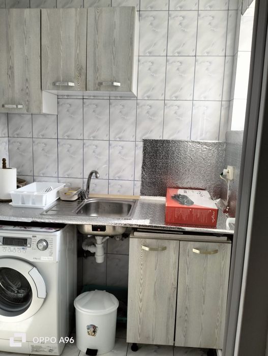 Închiriez garsoniera