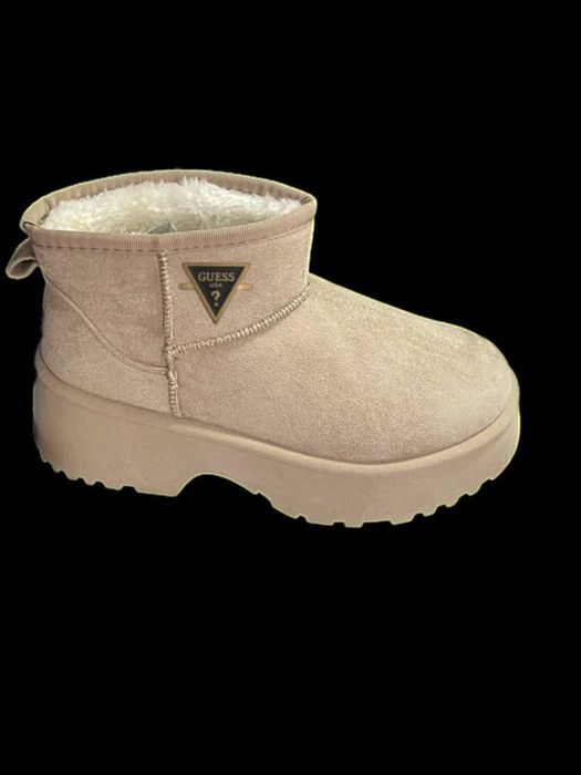 Ugg-uri diferite modele