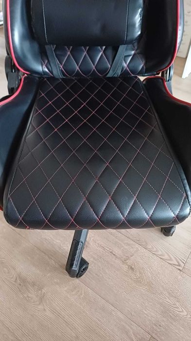 Scaun gaming KRING de vânzare – confortabil, reglabil, stare bună