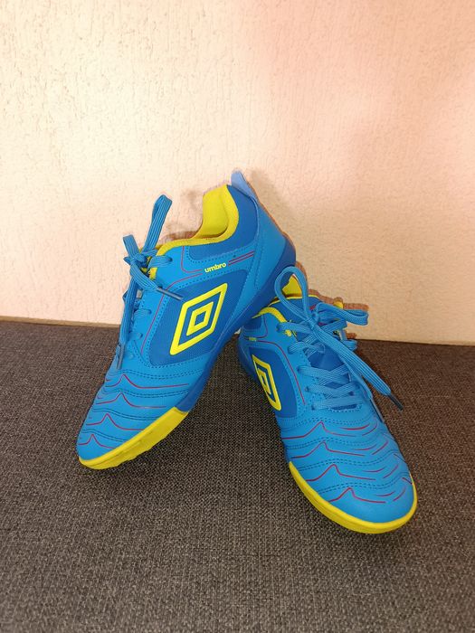 Маратонки Umbro 35 номер