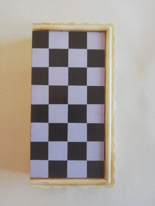 Шах - САМО по телефон!