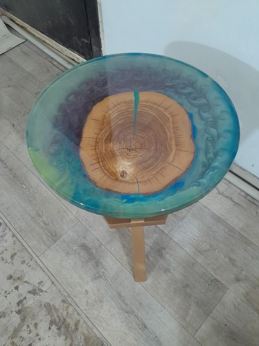 Продаю стол кофейный