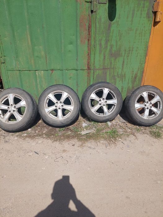 Продам комплект шин с дисками