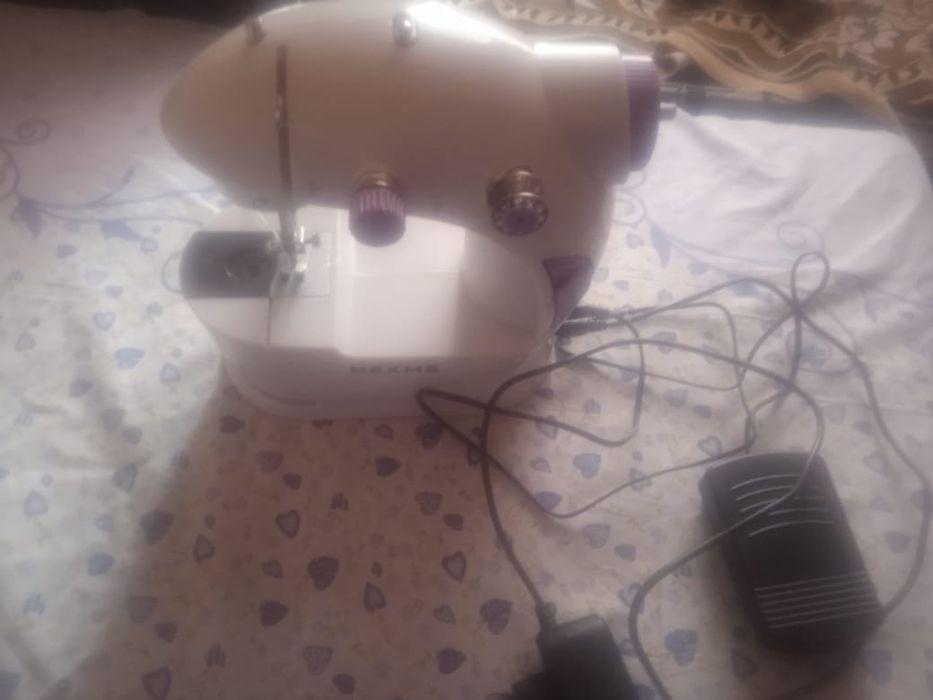 Продам швейную машинку 7000