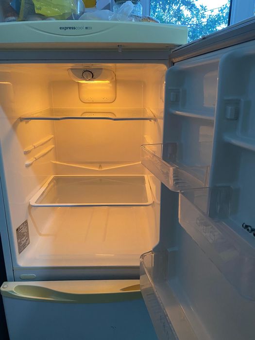 Холодильник в рабочем состояний