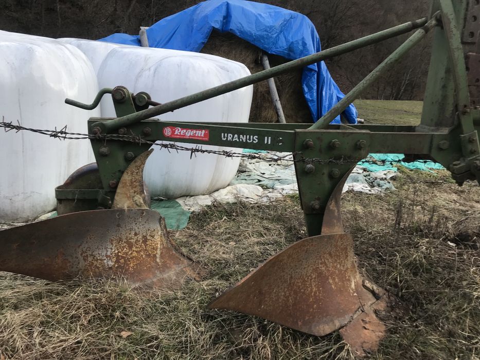 Plug Regent pentru tractor mare