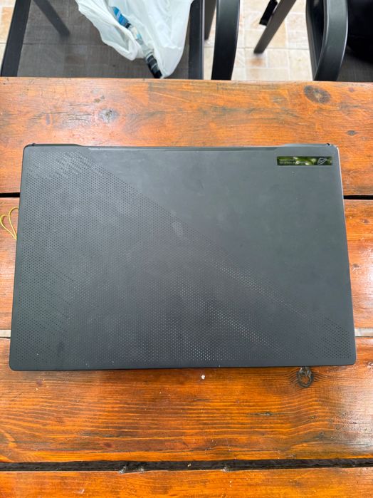 Продавам ASUS ROG Zephyrus M16 GU603ZM