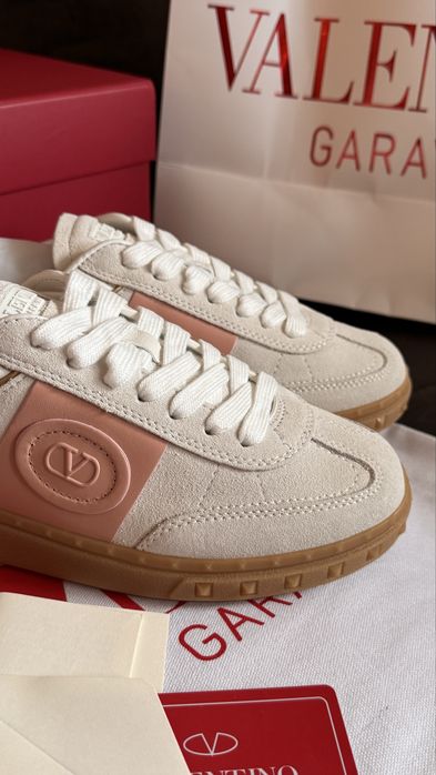 Adidasi Valentino -marime 36,37/premium full box/video