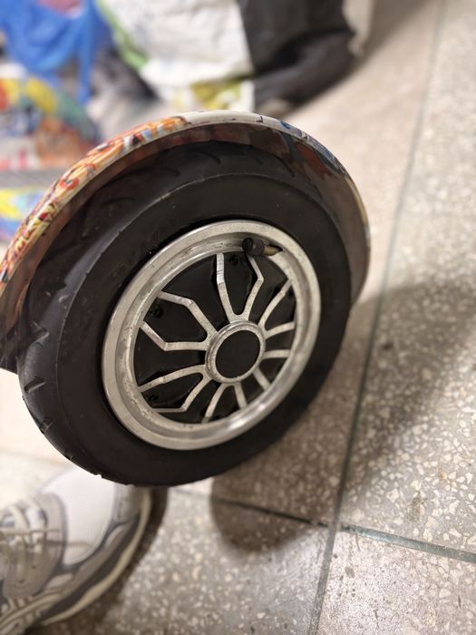 Hoverboard functional are si boxa bluetooth , marime mare
