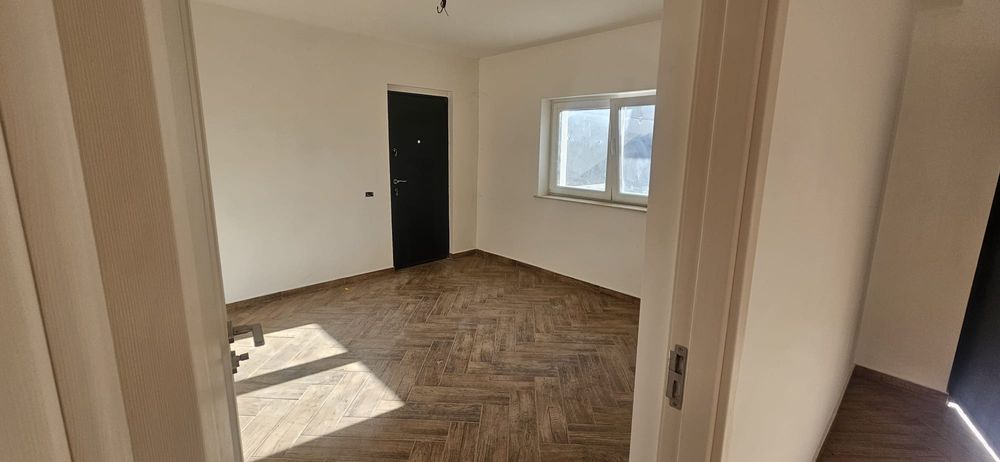 Vând hală cu birouri și teren betonat (50% cotă indiviză), Odobești,VN