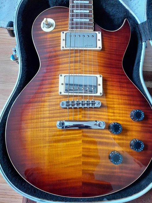 електрическа китара harley benton 550 с куфар