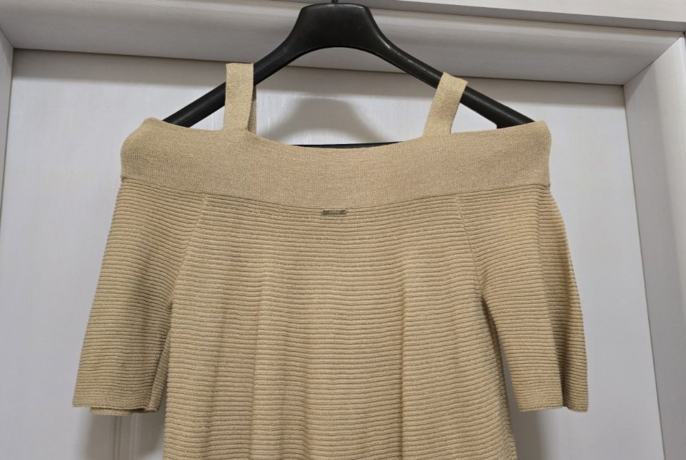 Нов.  Златист плетен топ с метализиран ефект оригинален.  Liu Jo