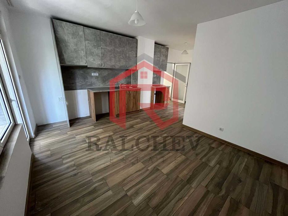 Необзаведен ТРИСТАЕН