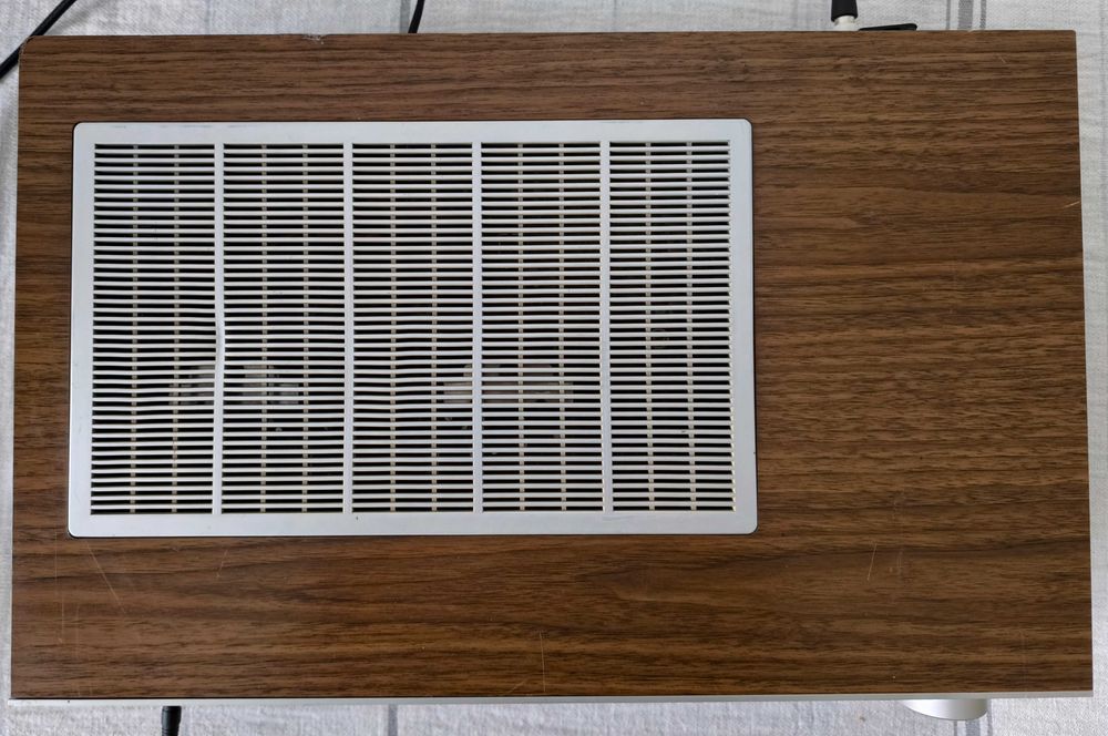 Продавам аудио усилвател Ямаха R700