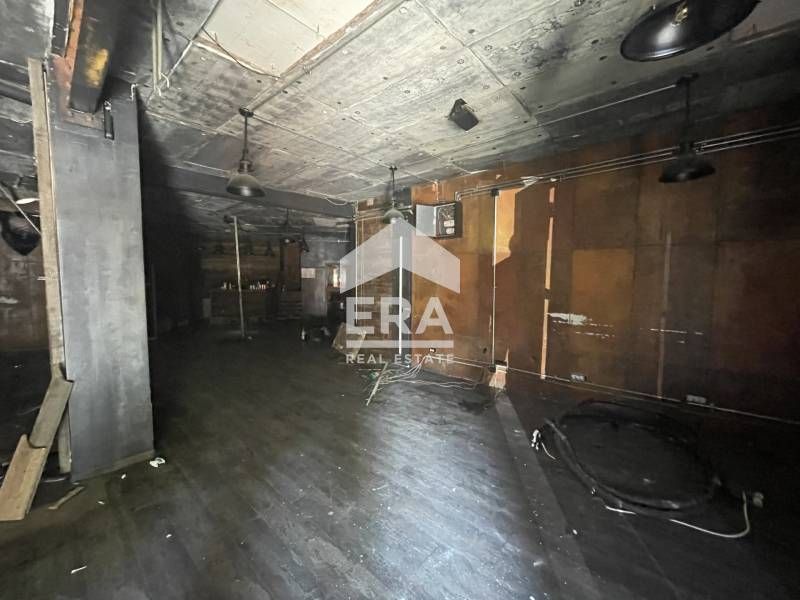 Дава се под наем Магазин в Варна, Лятно кино Тракия - 150 кв.м за 1534 € - Снимка #2