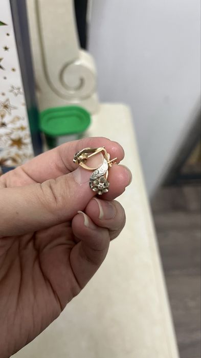 Продается серьги бриллиатовые Якутские