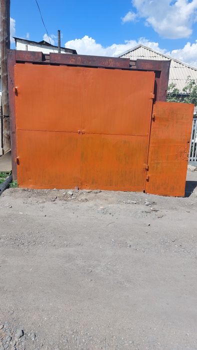 Продам ворота для гаража  2,30 - 2 м.