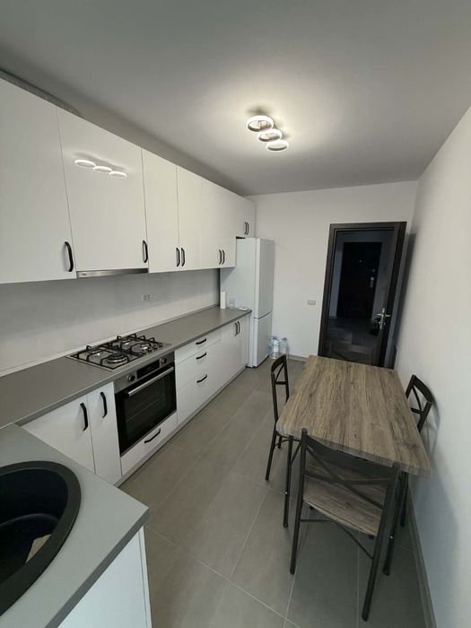 De vanzare apartament 2 camere decomandat