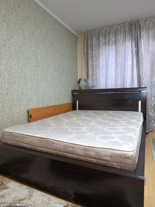 двухспальная кровать