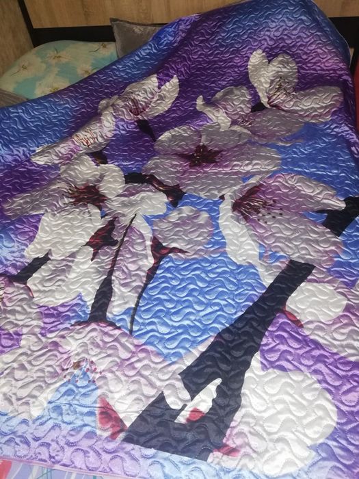 Продам пледы атласные Новые