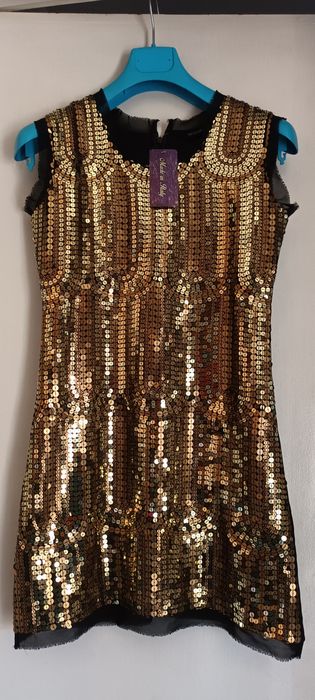 Официални блестящи рокли с лоторки сребристи златисти и черни цветове.