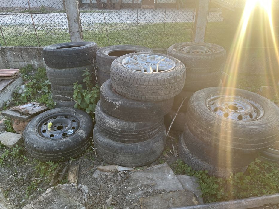 500 LEI TOT De vanzare 12 anvelope uzate cu jante si 8 fară jante