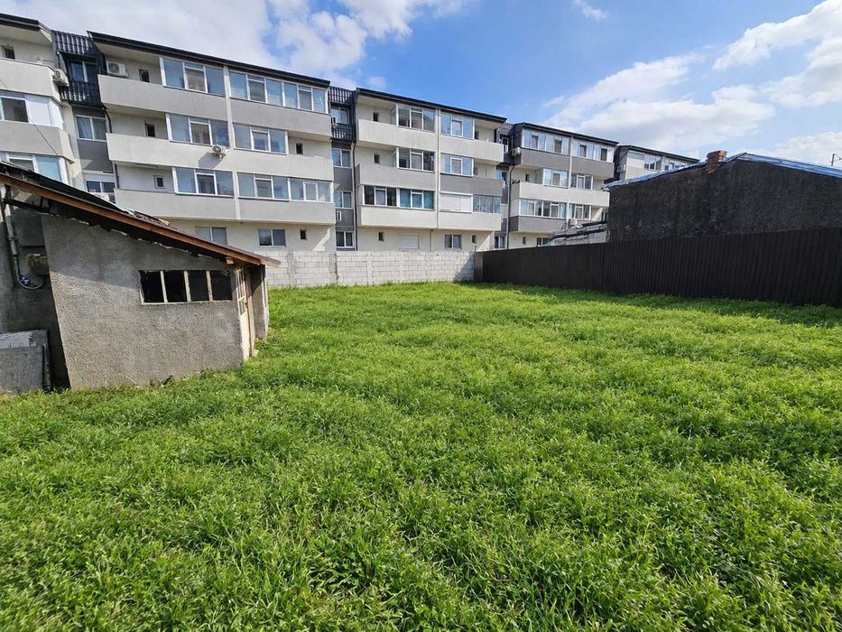 Casa si teren 424 mp de vanzare in Aparatorii Patriei /str Dumbravesti 14-16/P+2+M/intre case