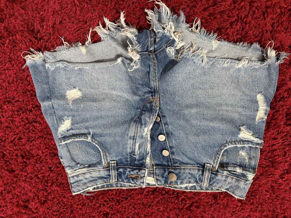 Pantaloni scurti de blugi