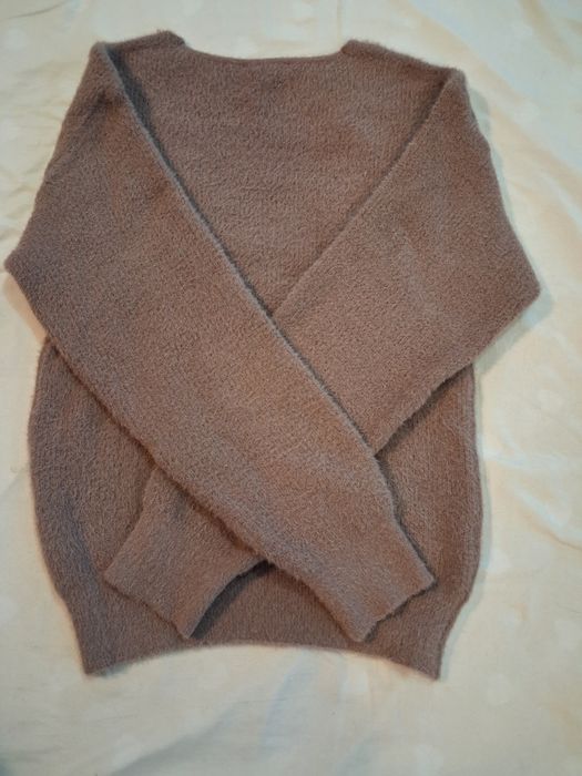 Pulover ZARA mohair-look, decolteu V, culoare nude/maro deschis, mărim