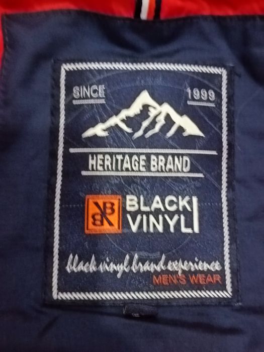 Продам детскую куртку б/у