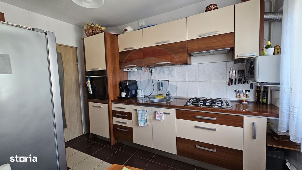 Apartament cu 3 camere decomandat de vânzare Burdujeni, Suceava