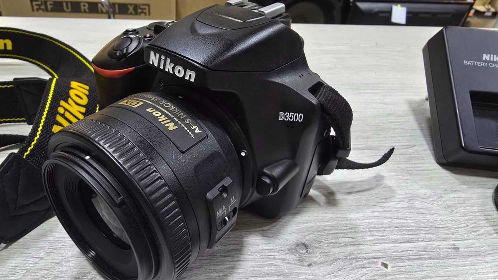 Фотоапарат Nikon D3500 + Nikon 18-55 VR , Nikon 35mm 1.8G DX