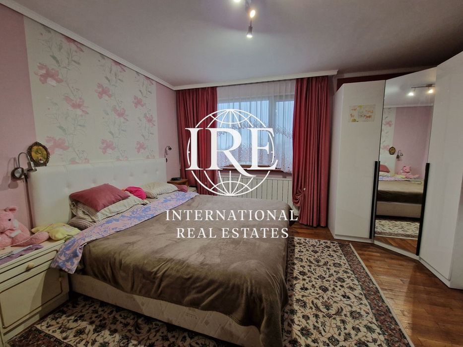 International Real Estates (IRE) представя:Триетажна къща с нескривае