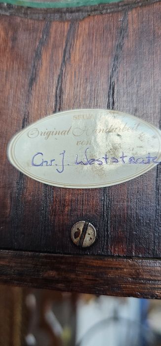 Различни стенни часовници