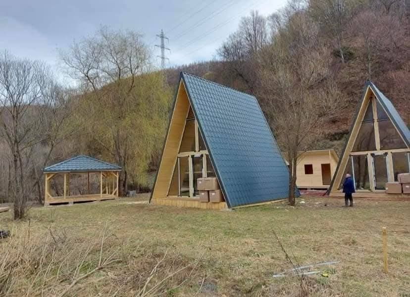 Vând case pe structură din lemn