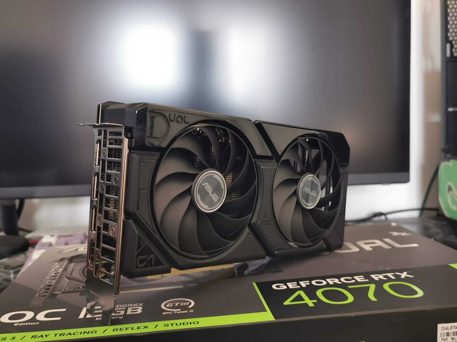 Видеокарта RTX 4070 12GB Asus Dual с оригинална кутия