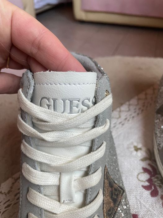 Чисто нови обувки guess
