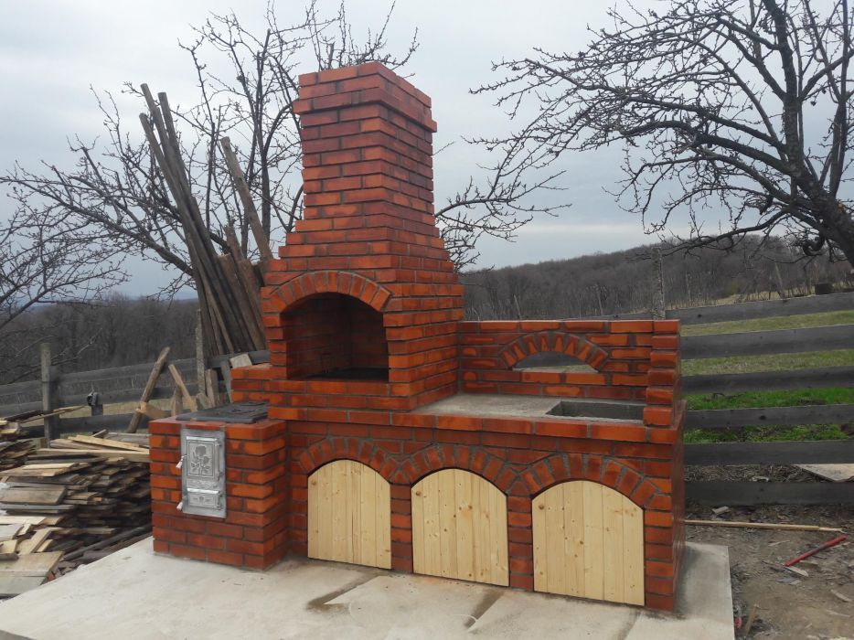 Grătar cu plita și blat de lucru