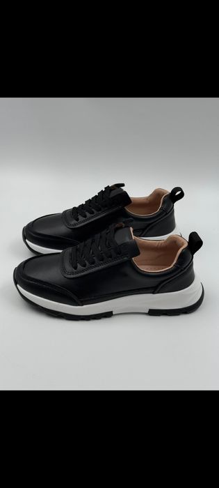 Кроссовки кожаные