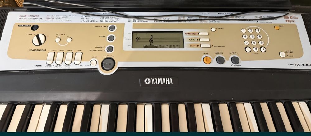 Синтезатор YAMAHA PSR-R200