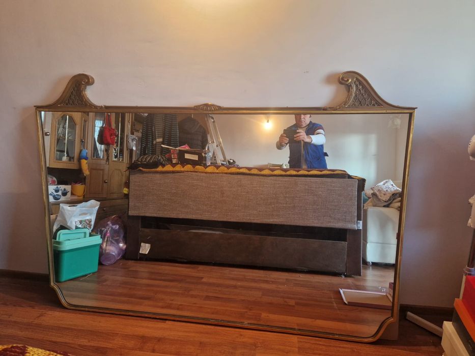 Vând oglinda cu ornamente