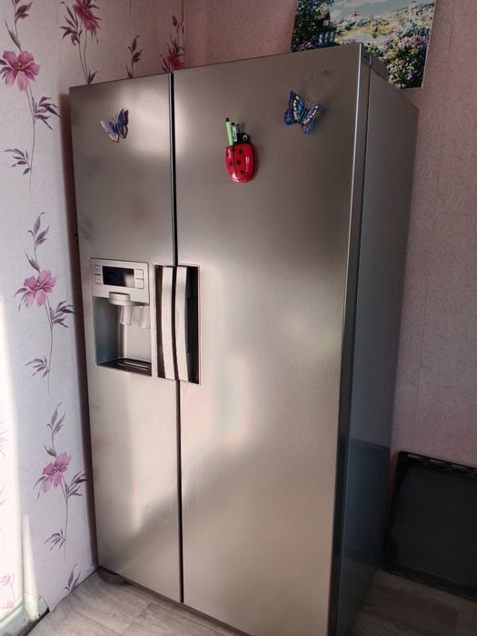 Холодильник Samsung