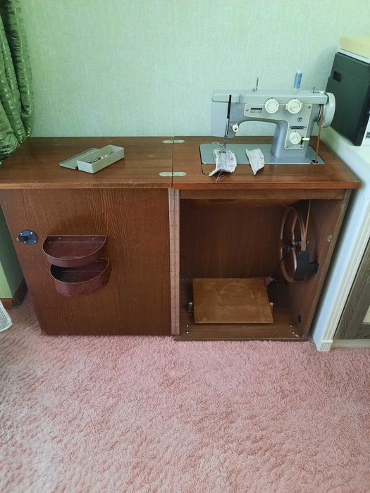 Продам швейную машинку Подольск 142
