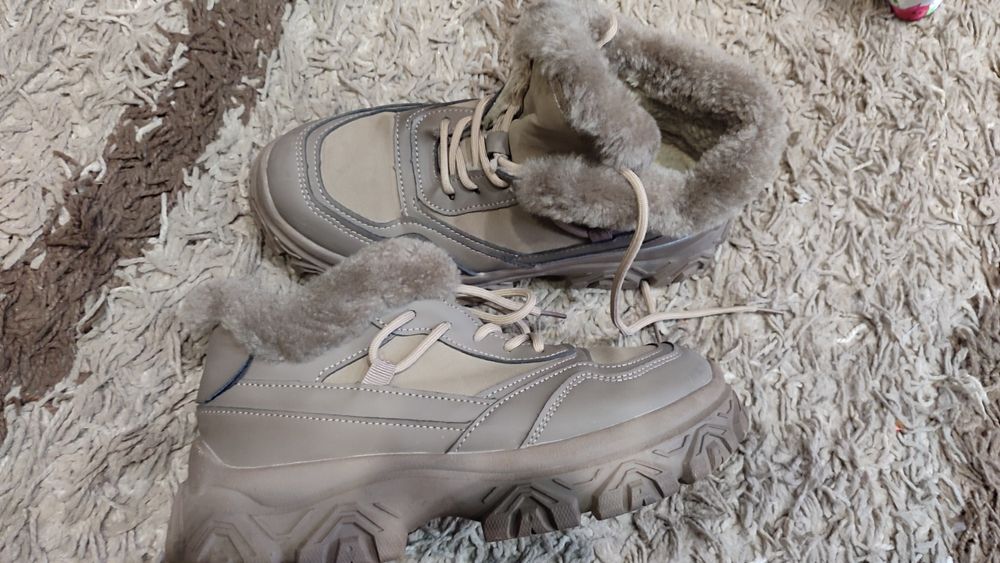 Продам совершенно новые 2000